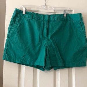 Loft outlet size 16 4 inch green shorts